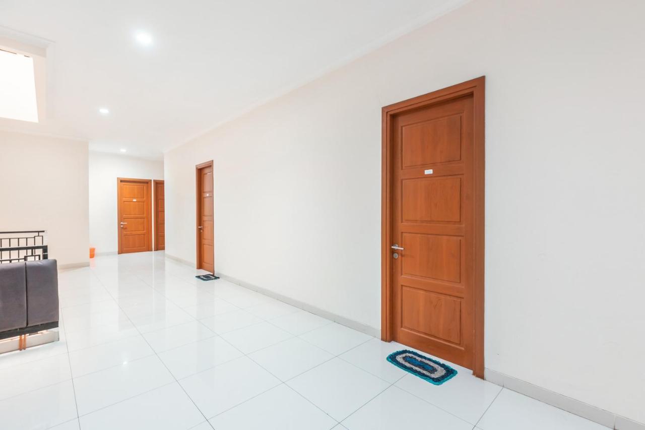 Reddoorz Near Universitas Esa Unggul Bekasi Harapan Indah Exterior foto