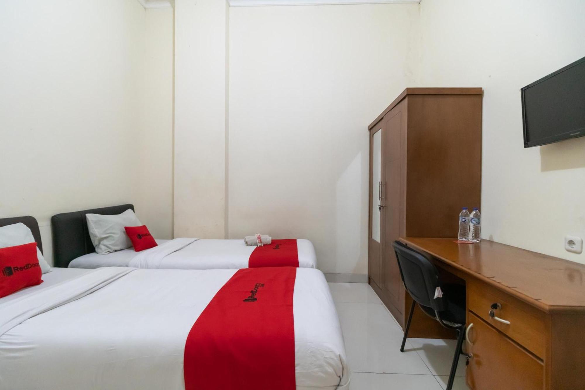 Reddoorz Near Universitas Esa Unggul Bekasi Harapan Indah Exterior foto