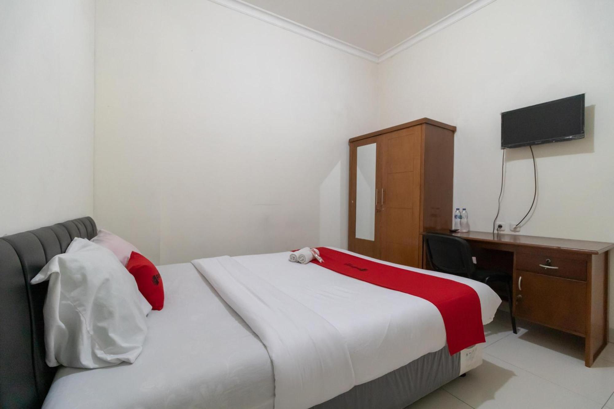 Reddoorz Near Universitas Esa Unggul Bekasi Harapan Indah Exterior foto